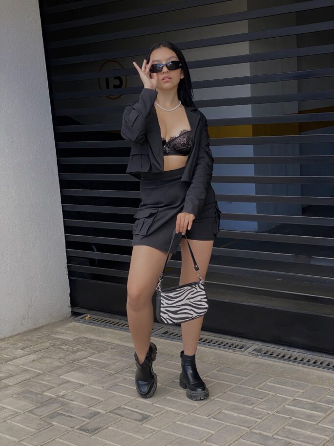 Set girl boss