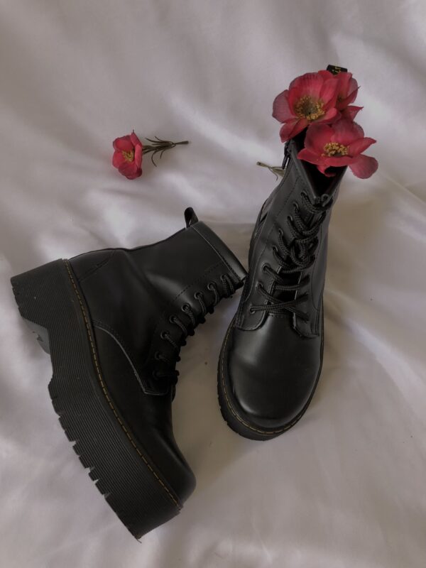 Combat boots